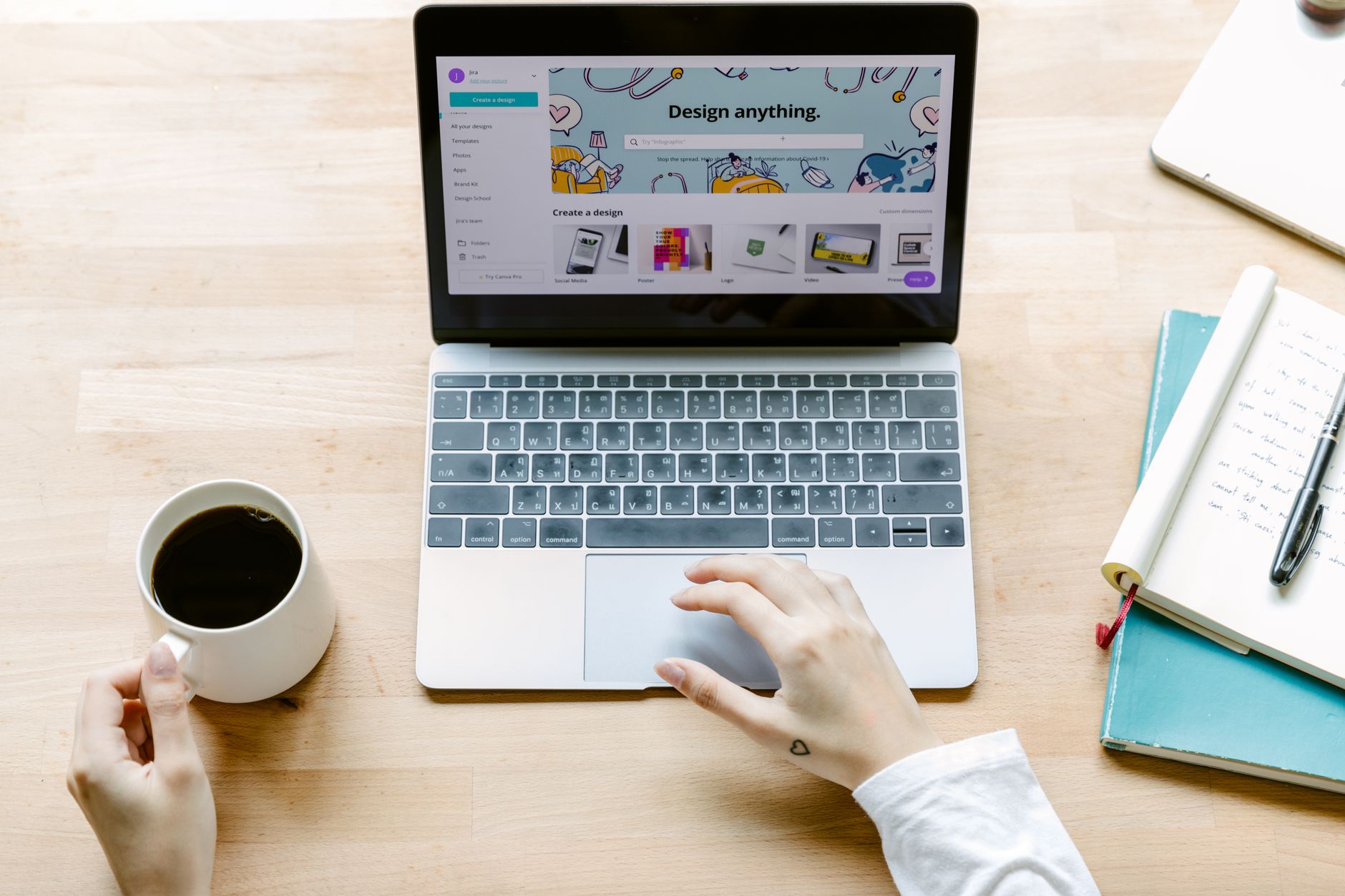 Browsing Canva's resume template gallery in the template picker