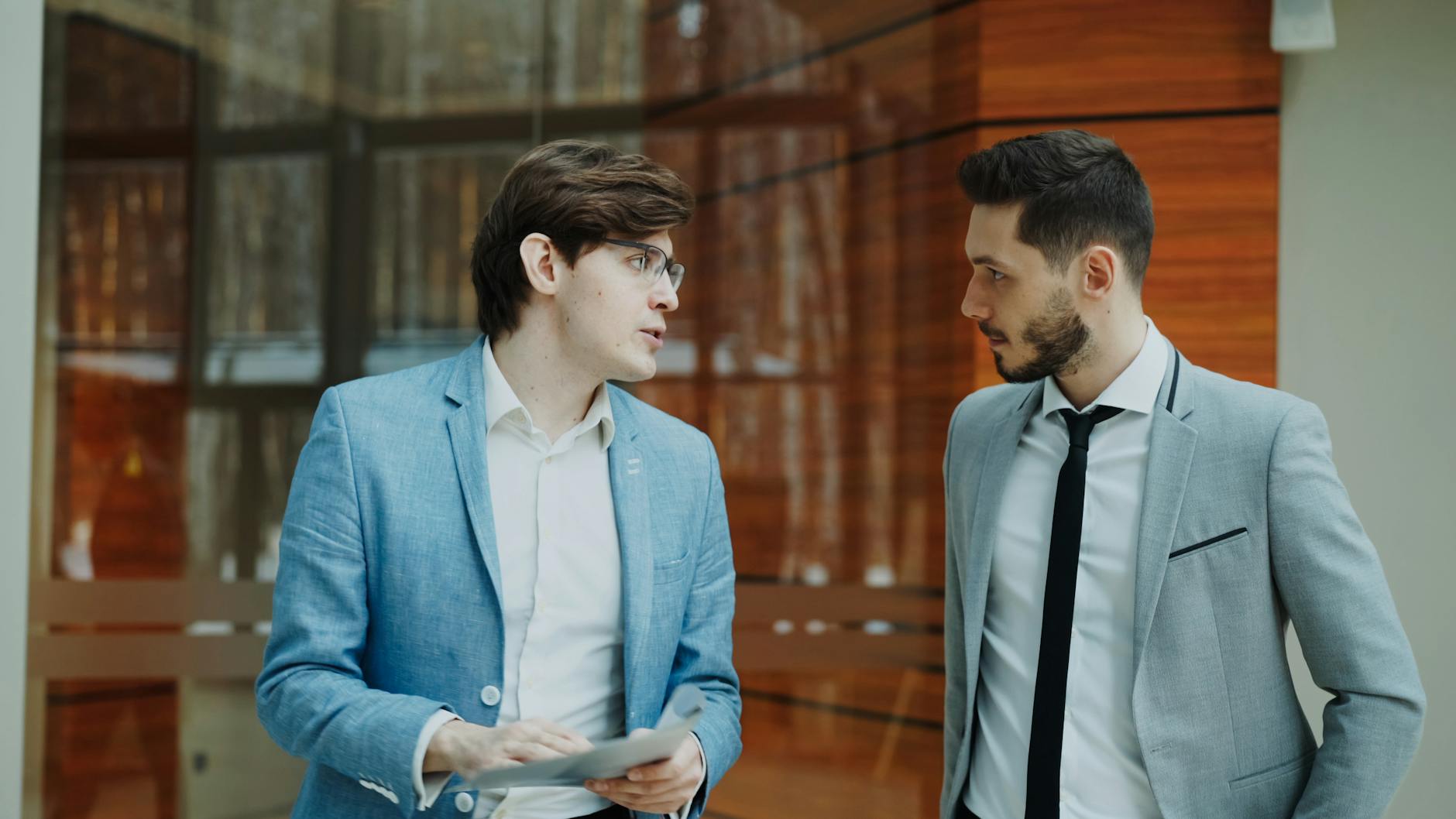 Apologising to your boss for a mistake at work in a Singapore office