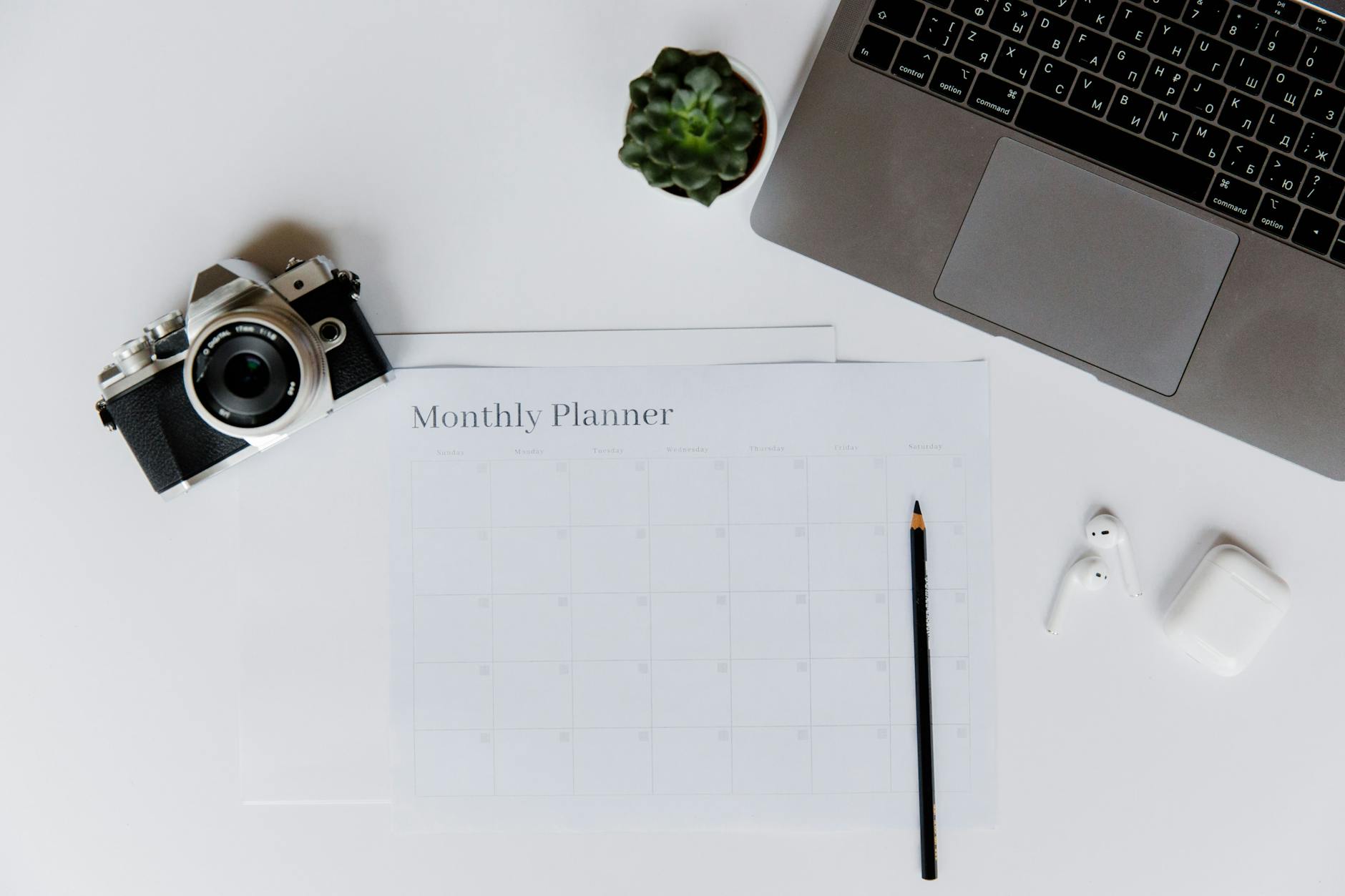 Planning a realistic timeline to the first hundred dollars from Canva