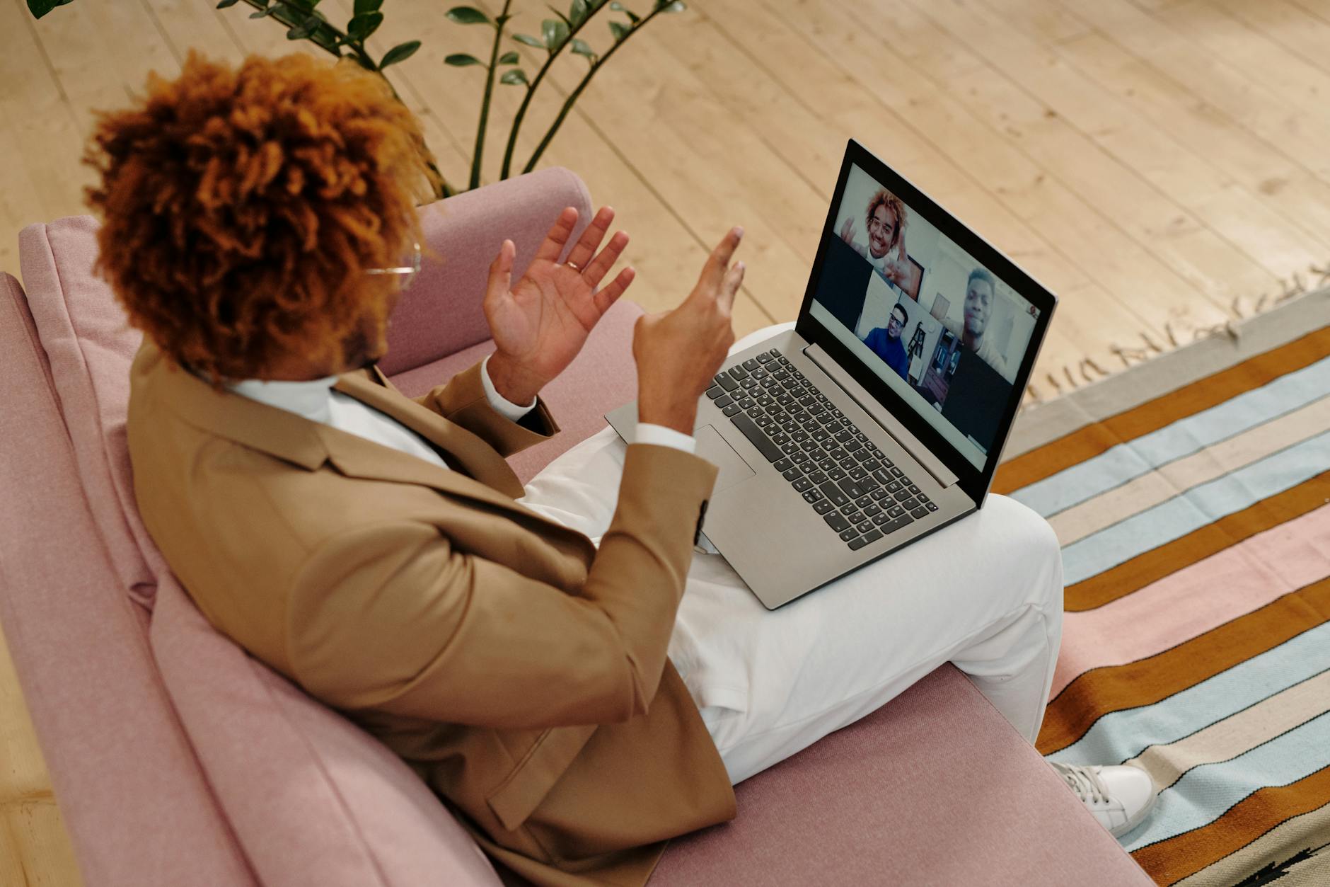 Presenter on a Zoom video call risking a speaker notes leak by sharing the wrong window